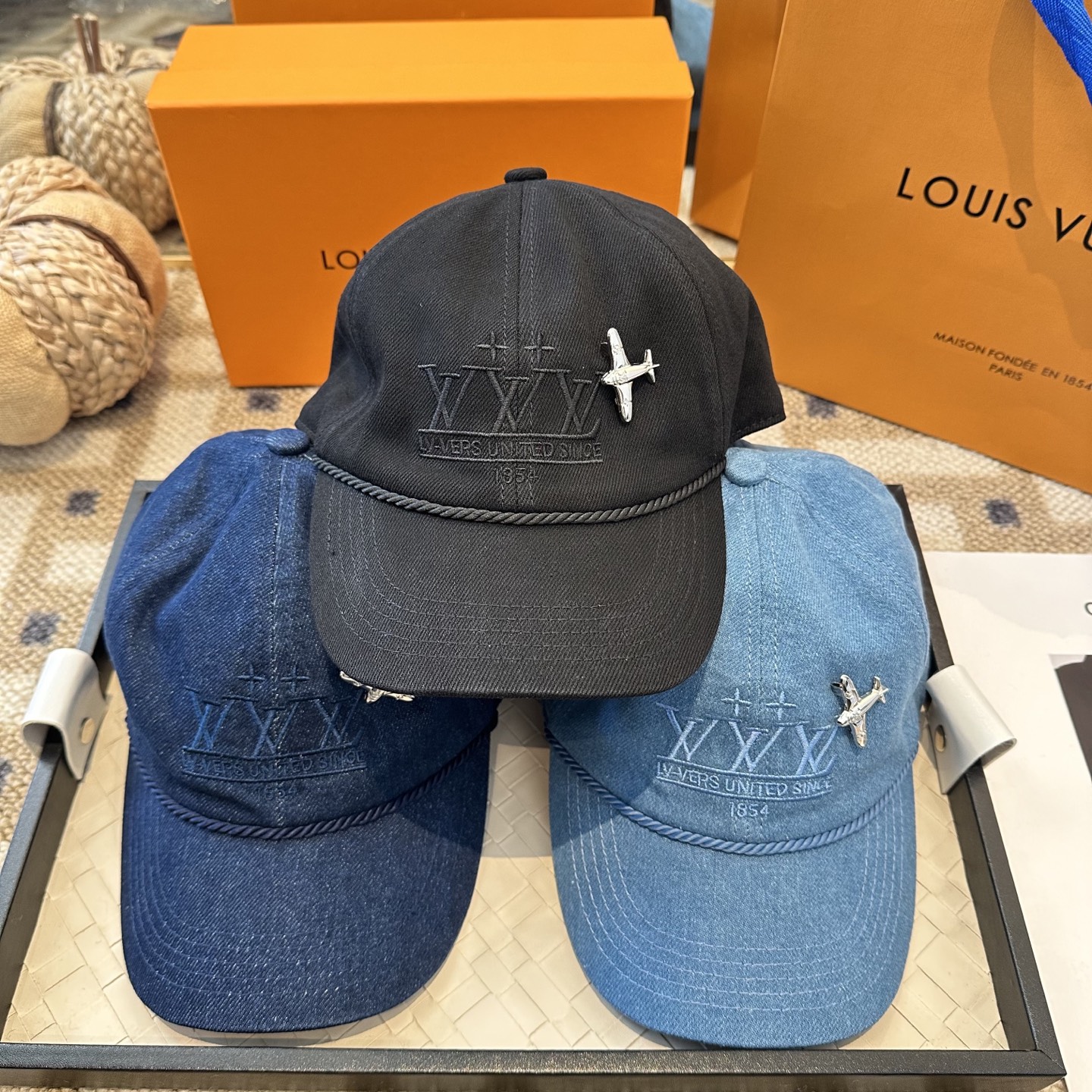 🧢路易威登棒球帽 LouisVuitton😍新款LV棒球帽，重工打造♥️高端大气，百搭款🤗男女通用！