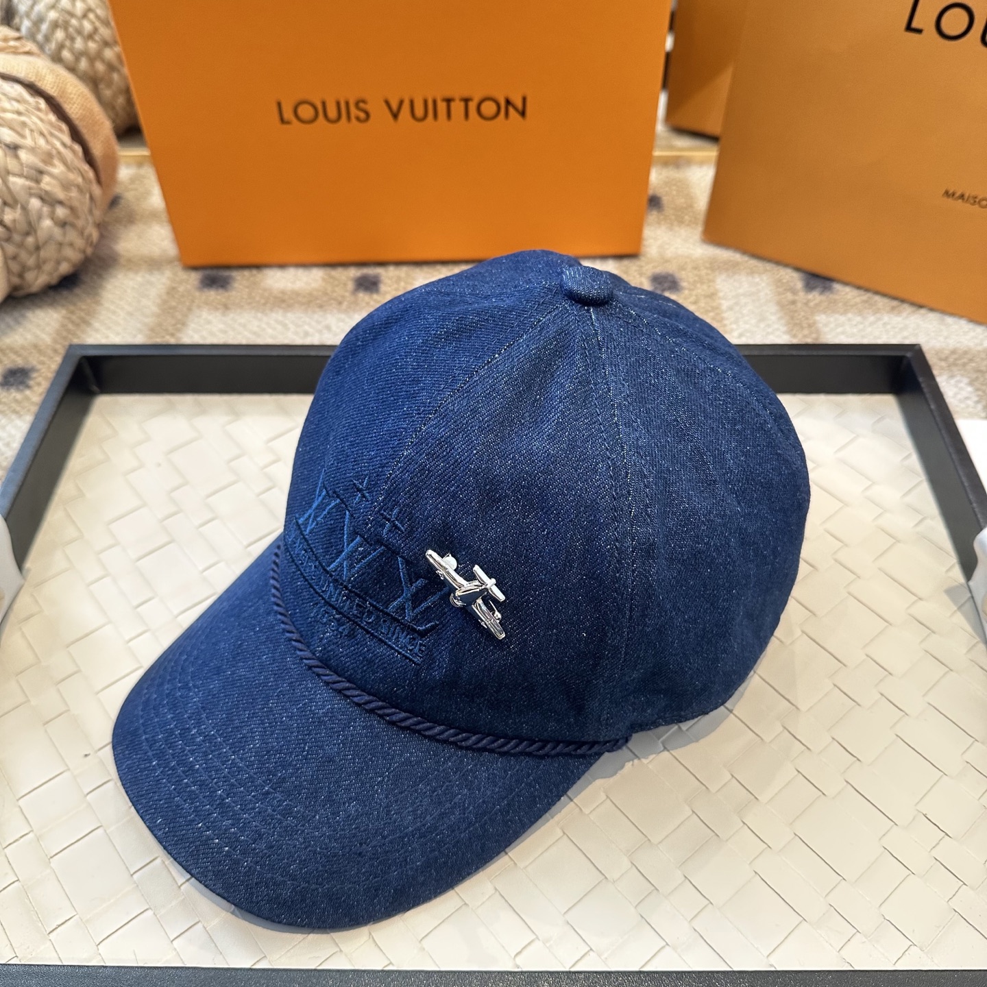 🧢路易威登棒球帽 LouisVuitton😍新款LV棒球帽，重工打造♥️高端大气，百搭款🤗男女通用！
