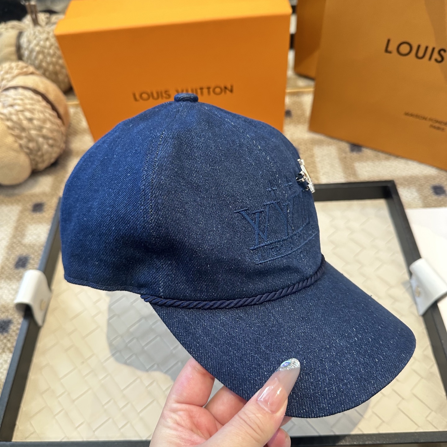 🧢路易威登棒球帽 LouisVuitton😍新款LV棒球帽，重工打造♥️高端大气，百搭款🤗男女通用！