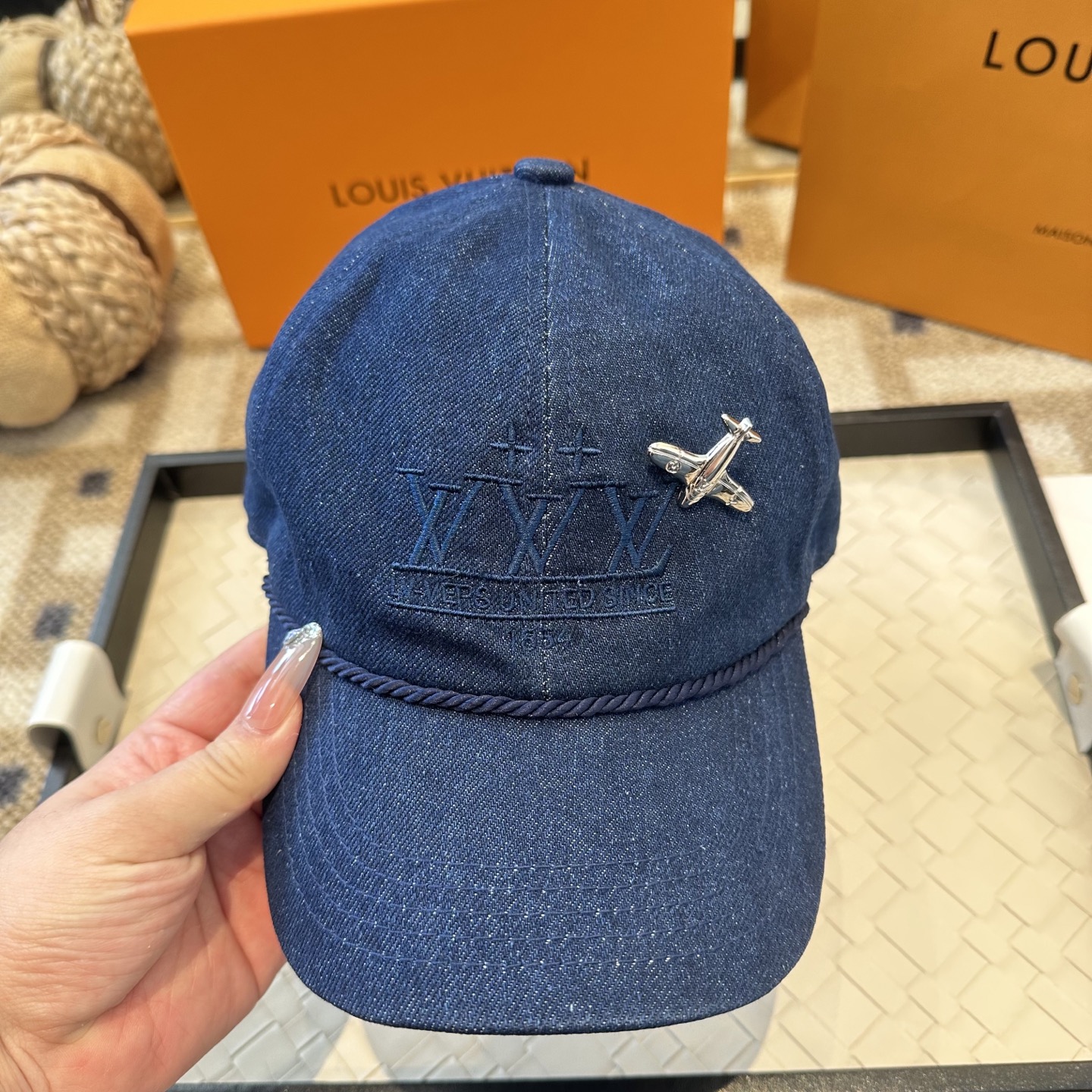 🧢路易威登棒球帽 LouisVuitton😍新款LV棒球帽，重工打造♥️高端大气，百搭款🤗男女通用！