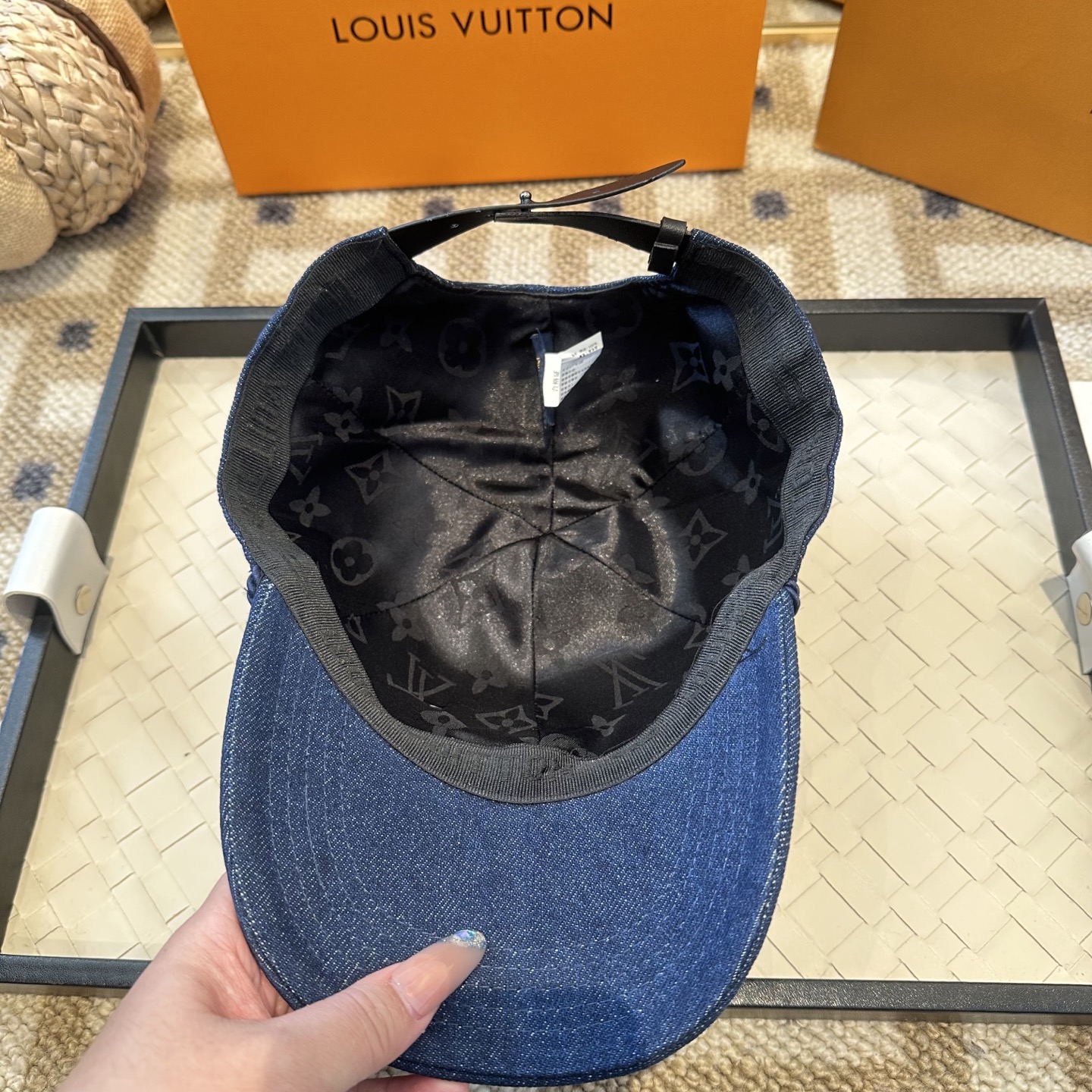 🧢路易威登棒球帽 LouisVuitton😍新款LV棒球帽，重工打造♥️高端大气，百搭款🤗男女通用！