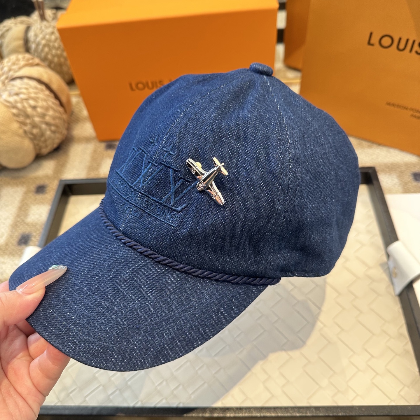 🧢路易威登棒球帽 LouisVuitton😍新款LV棒球帽，重工打造♥️高端大气，百搭款🤗男女通用！