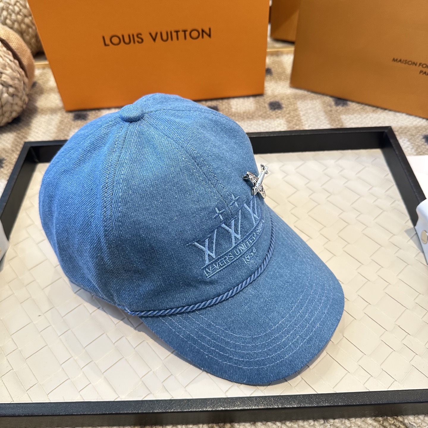 🧢路易威登棒球帽 LouisVuitton😍新款LV棒球帽，重工打造♥️高端大气，百搭款🤗男女通用！