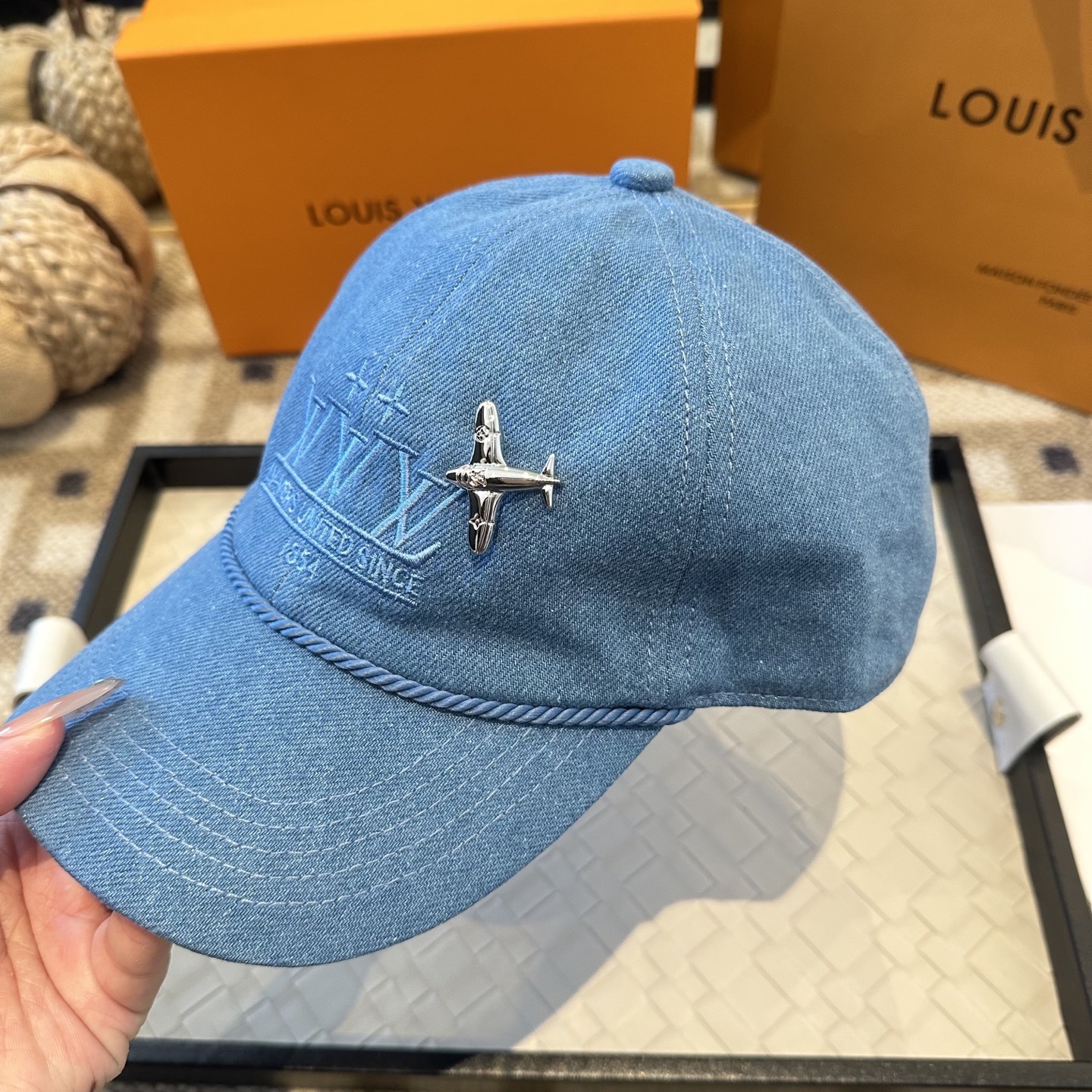 🧢路易威登棒球帽 LouisVuitton😍新款LV棒球帽，重工打造♥️高端大气，百搭款🤗男女通用！