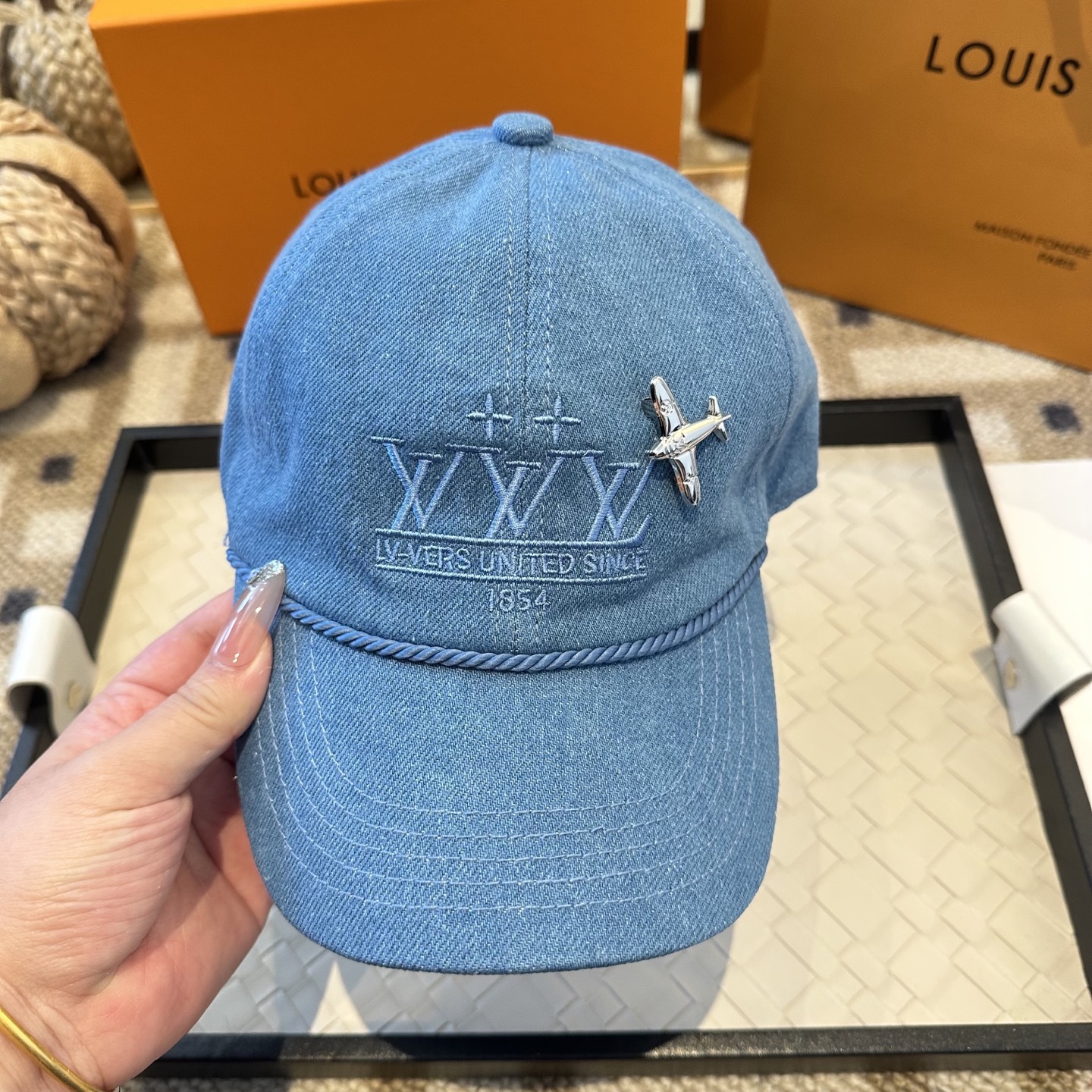 🧢路易威登棒球帽 LouisVuitton😍新款LV棒球帽，重工打造♥️高端大气，百搭款🤗男女通用！