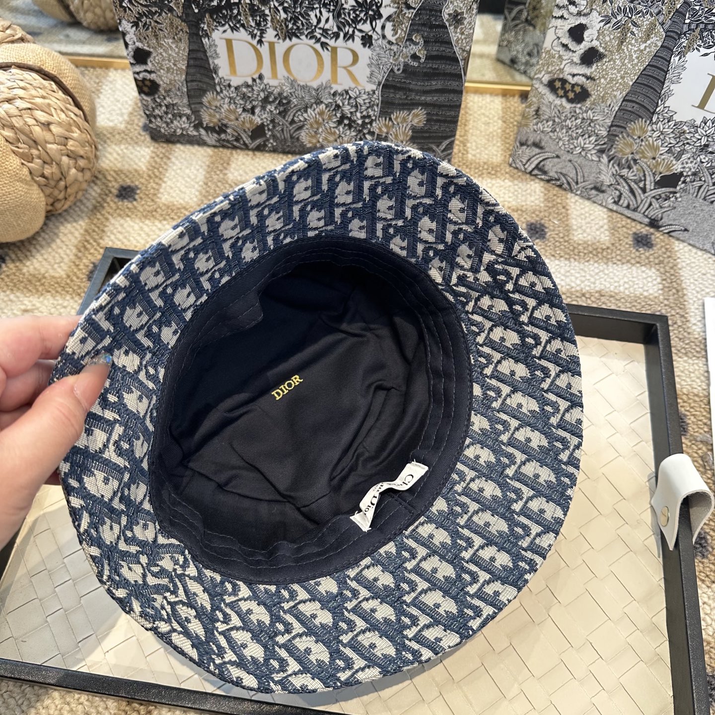 Dior 迪奥 新款原单渔夫帽， 精致純也格调很有感觉，很酷很时尚，专柜断货热门，质量超赞