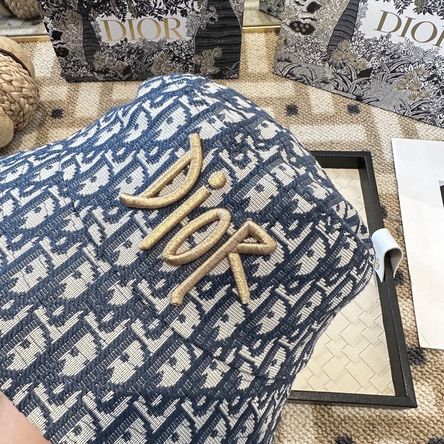 Dior 迪奥 新款原单渔夫帽， 精致純也格调很有感觉，很酷很时尚，专柜断货热门，质量超赞