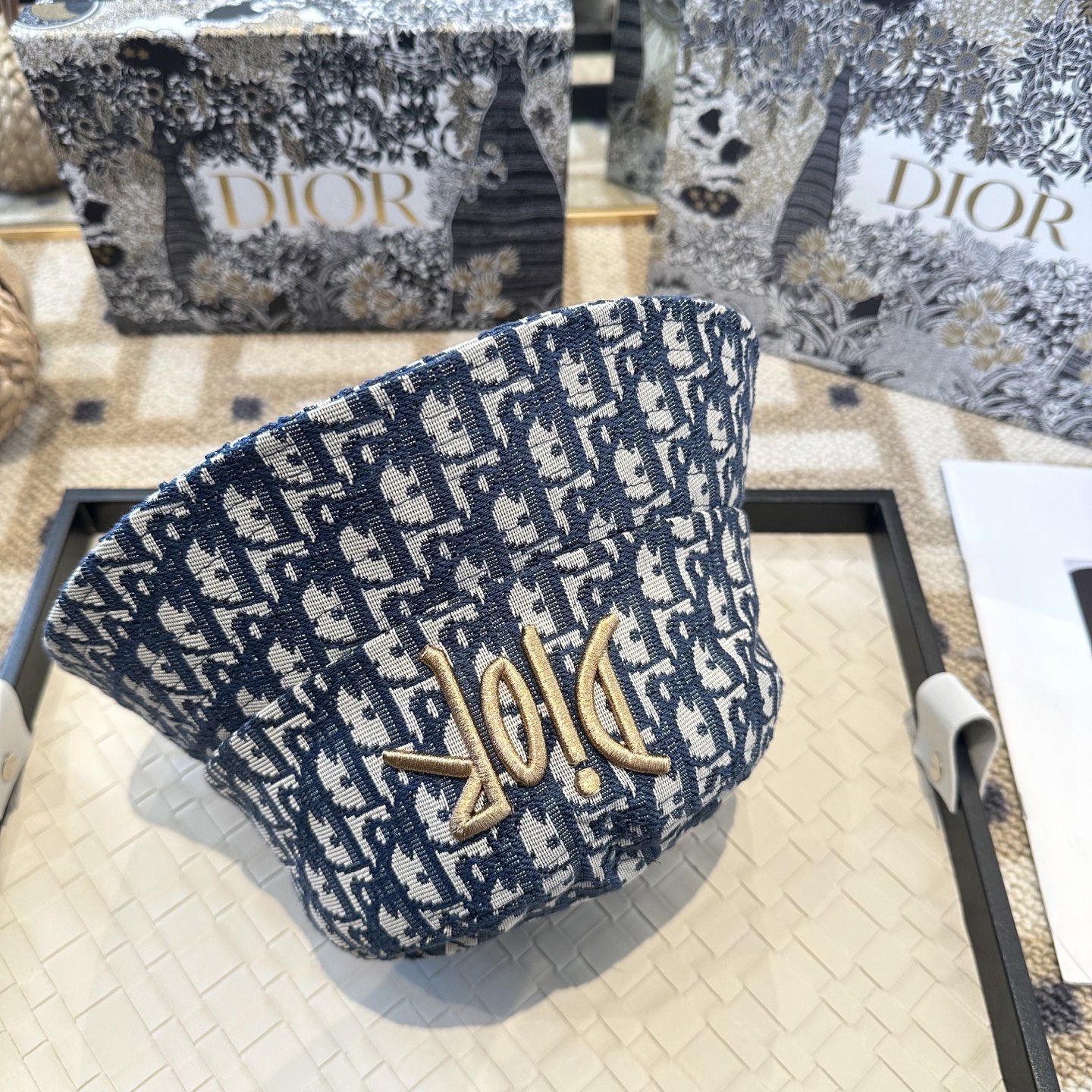 Dior 迪奥 新款原单渔夫帽， 精致純也格调很有感觉，很酷很时尚，专柜断货热门，质量超赞