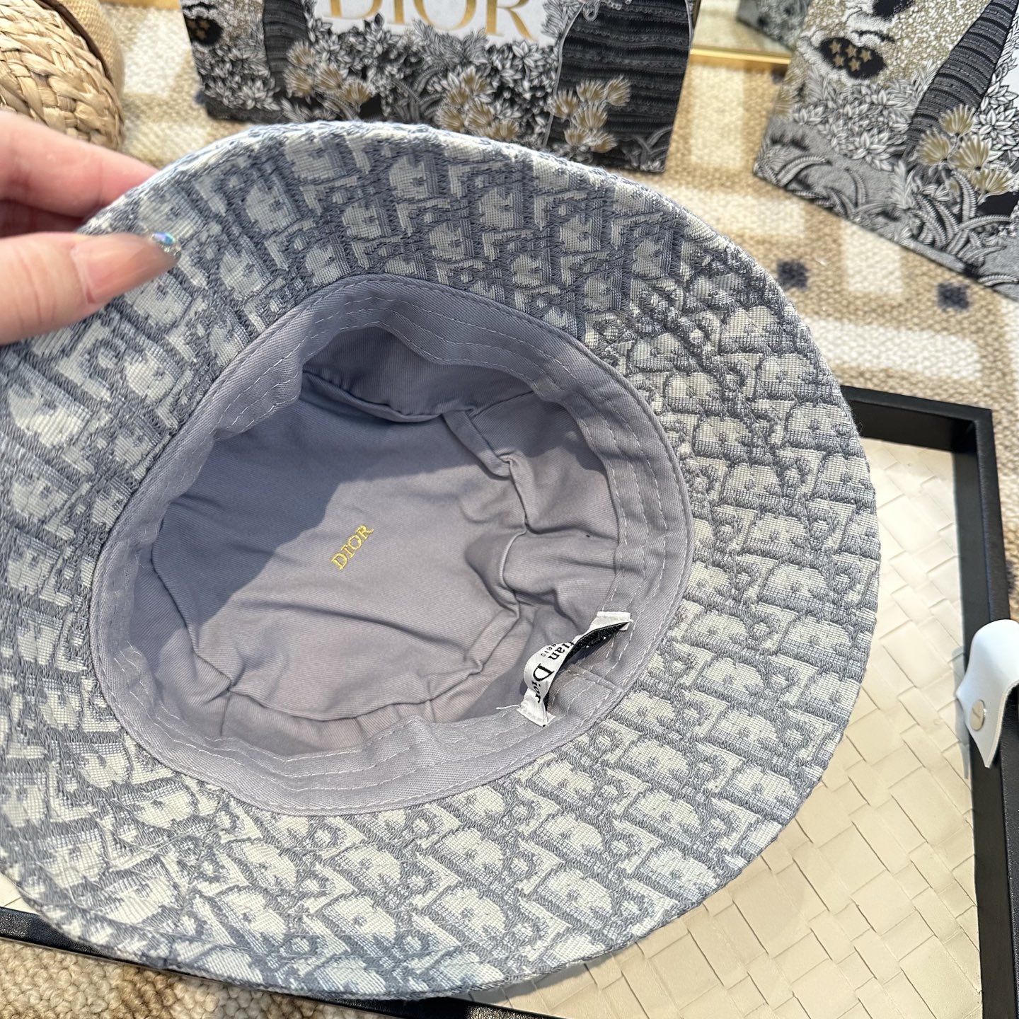 Dior 迪奥 新款原单渔夫帽， 精致純也格调很有感觉，很酷很时尚，专柜断货热门，质量超赞