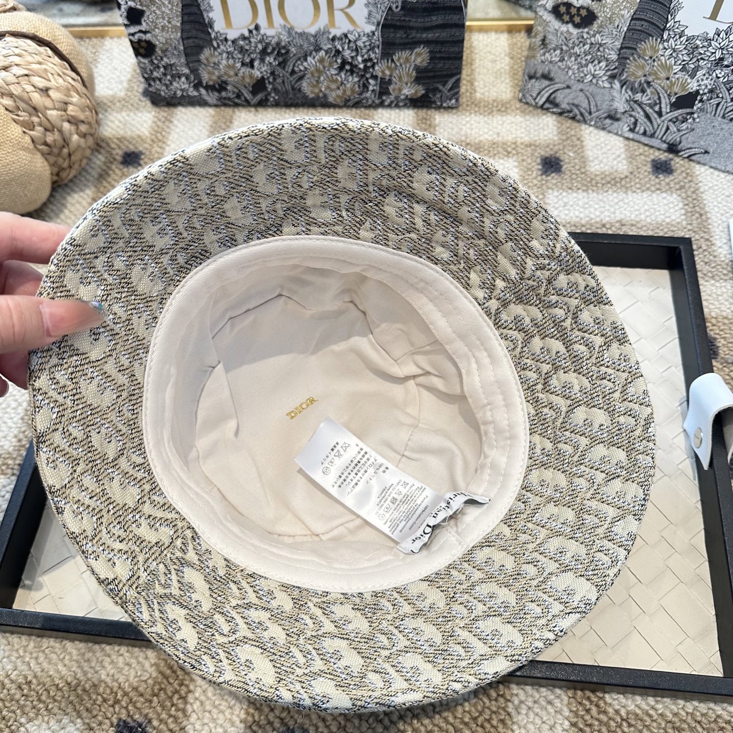 Dior 迪奥 新款原单渔夫帽， 精致純也格调很有感觉，很酷很时尚，专柜断货热门，质量超赞