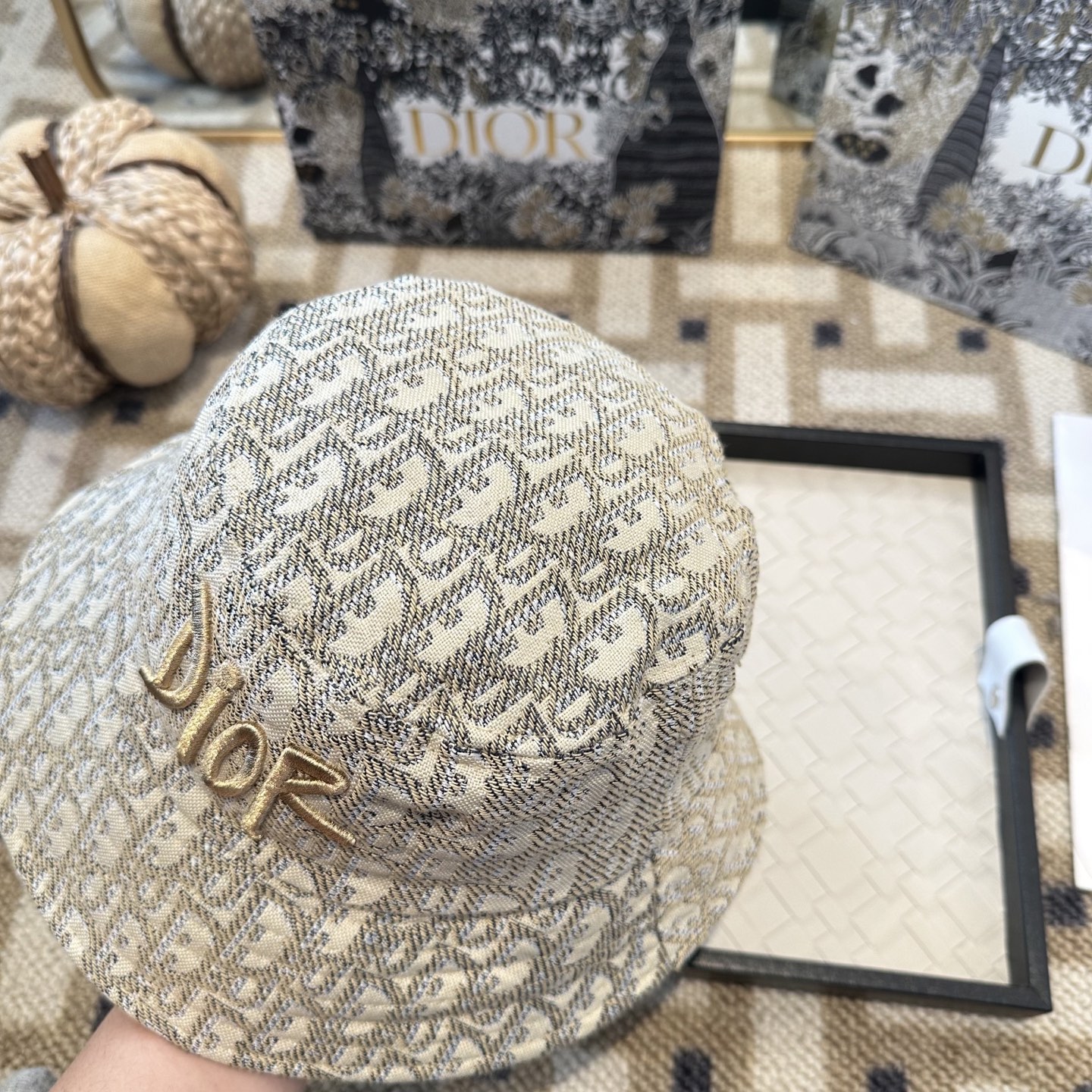 Dior 迪奥 新款原单渔夫帽， 精致純也格调很有感觉，很酷很时尚，专柜断货热门，质量超赞