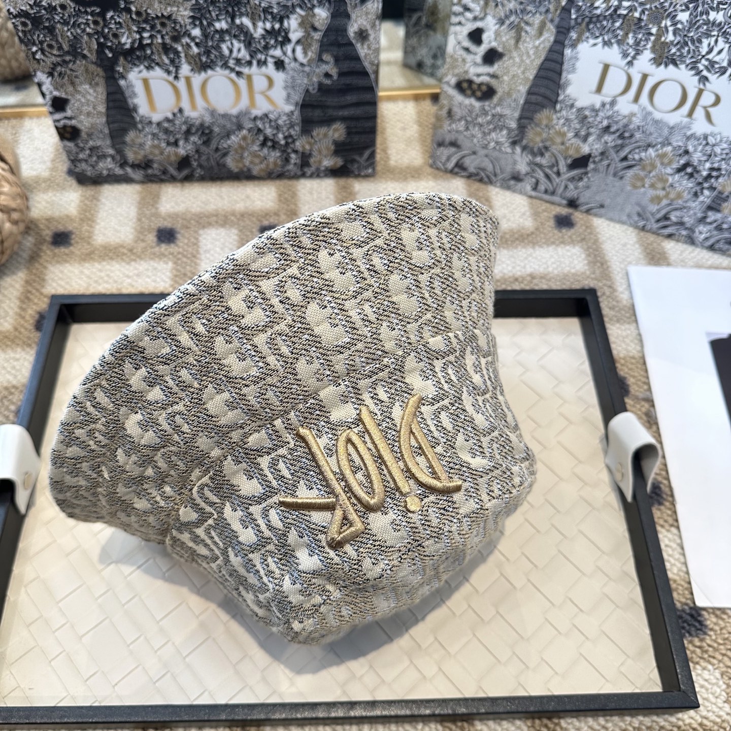 Dior 迪奥 新款原单渔夫帽， 精致純也格调很有感觉，很酷很时尚，专柜断货热门，质量超赞