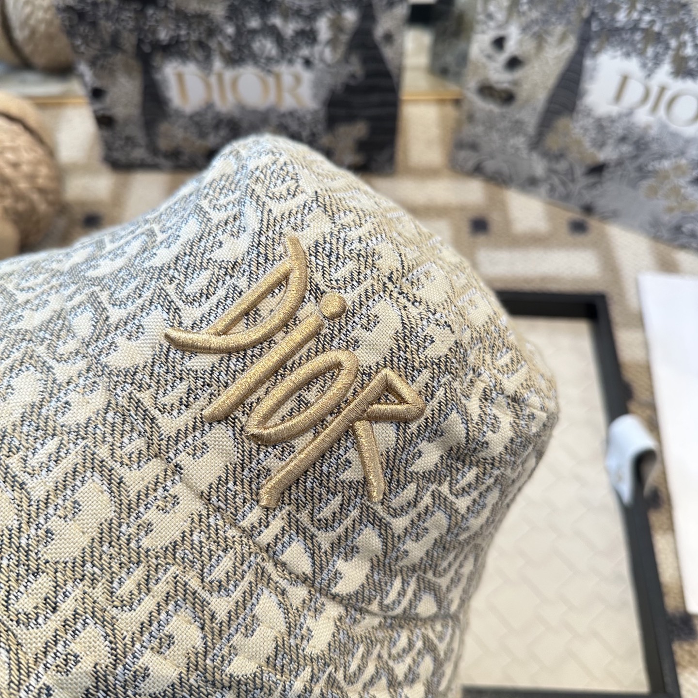 Dior 迪奥 新款原单渔夫帽， 精致純也格调很有感觉，很酷很时尚，专柜断货热门，质量超赞