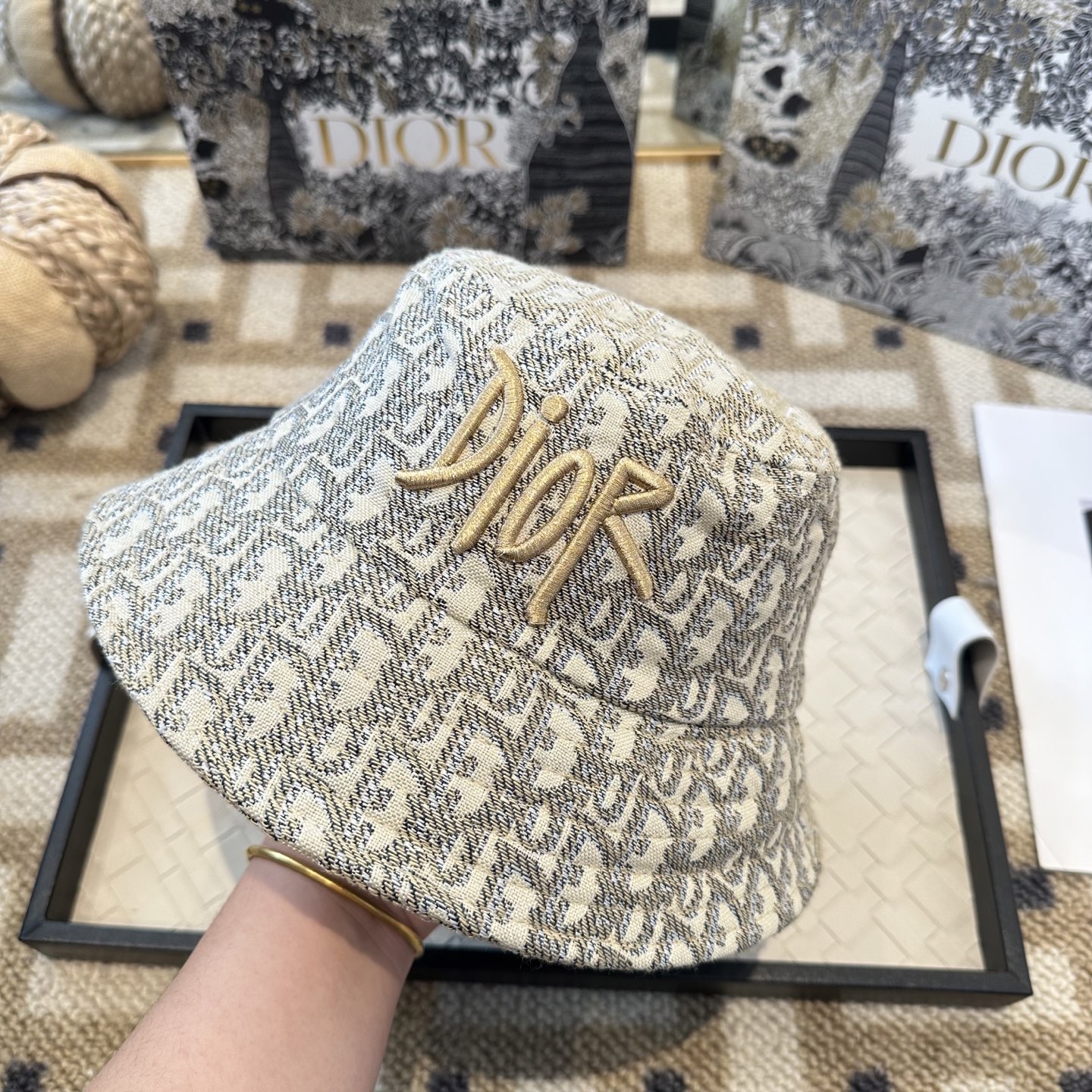 Dior 迪奥 新款原单渔夫帽， 精致純也格调很有感觉，很酷很时尚，专柜断货热门，质量超赞