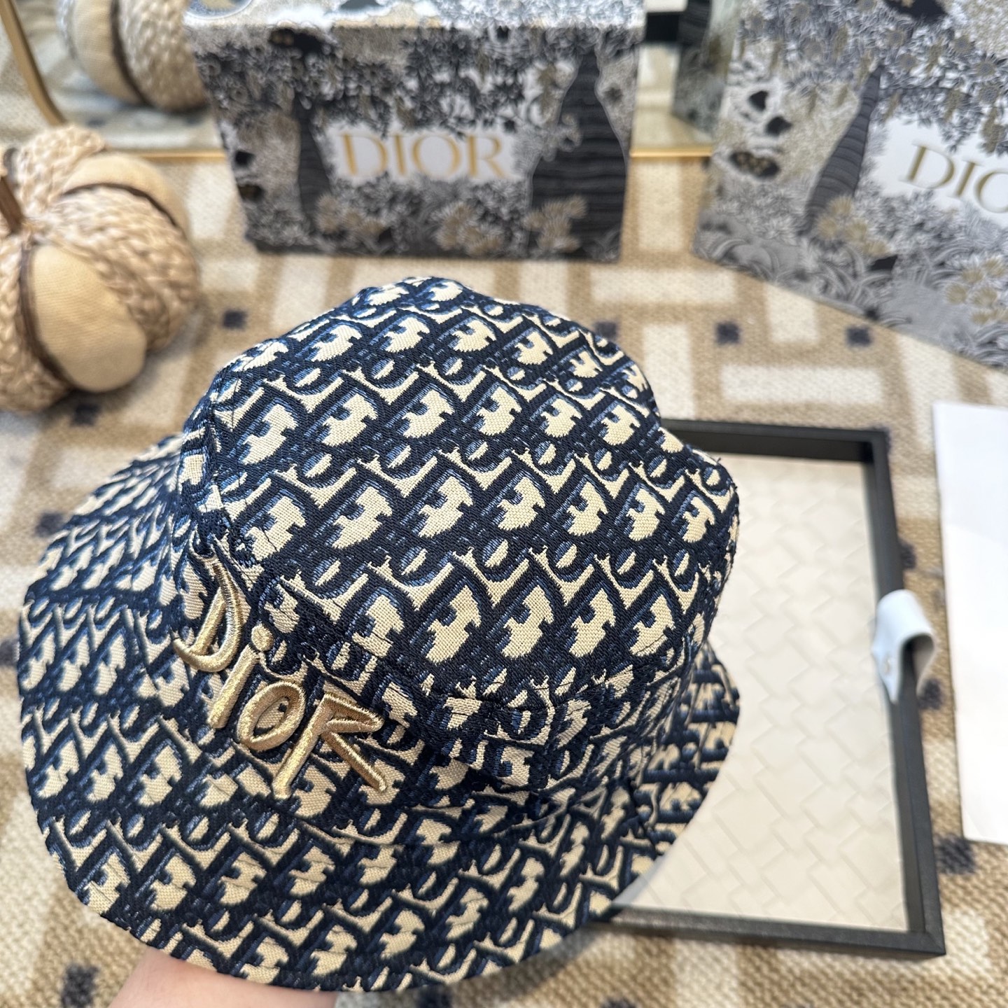 Dior 迪奥 新款原单渔夫帽， 精致純也格调很有感觉，很酷很时尚，专柜断货热门，质量超赞