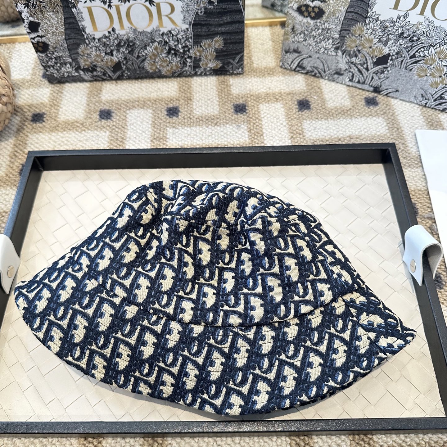 Dior 迪奥 新款原单渔夫帽， 精致純也格调很有感觉，很酷很时尚，专柜断货热门，质量超赞