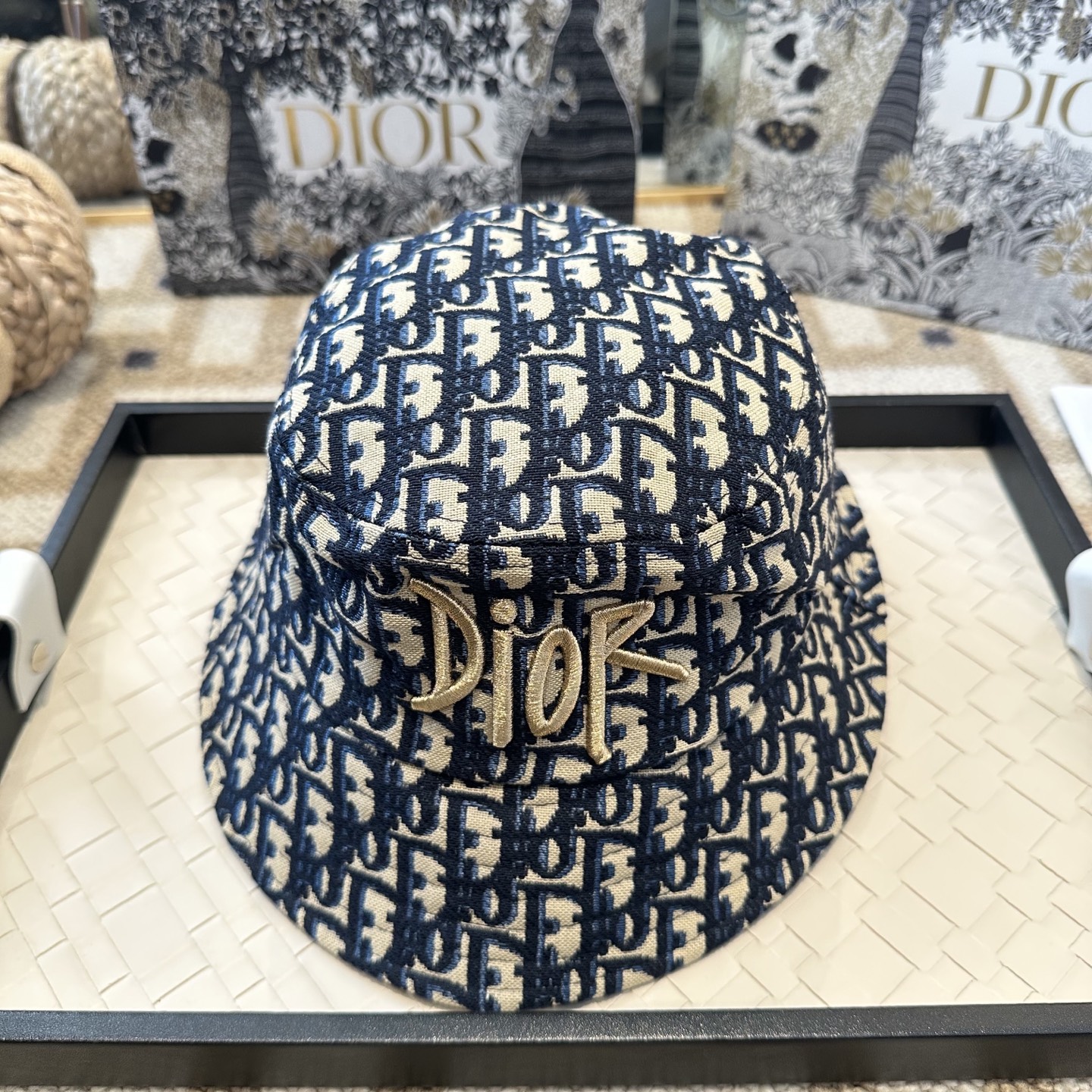 Dior 迪奥 新款原单渔夫帽， 精致純也格调很有感觉，很酷很时尚，专柜断货热门，质量超赞