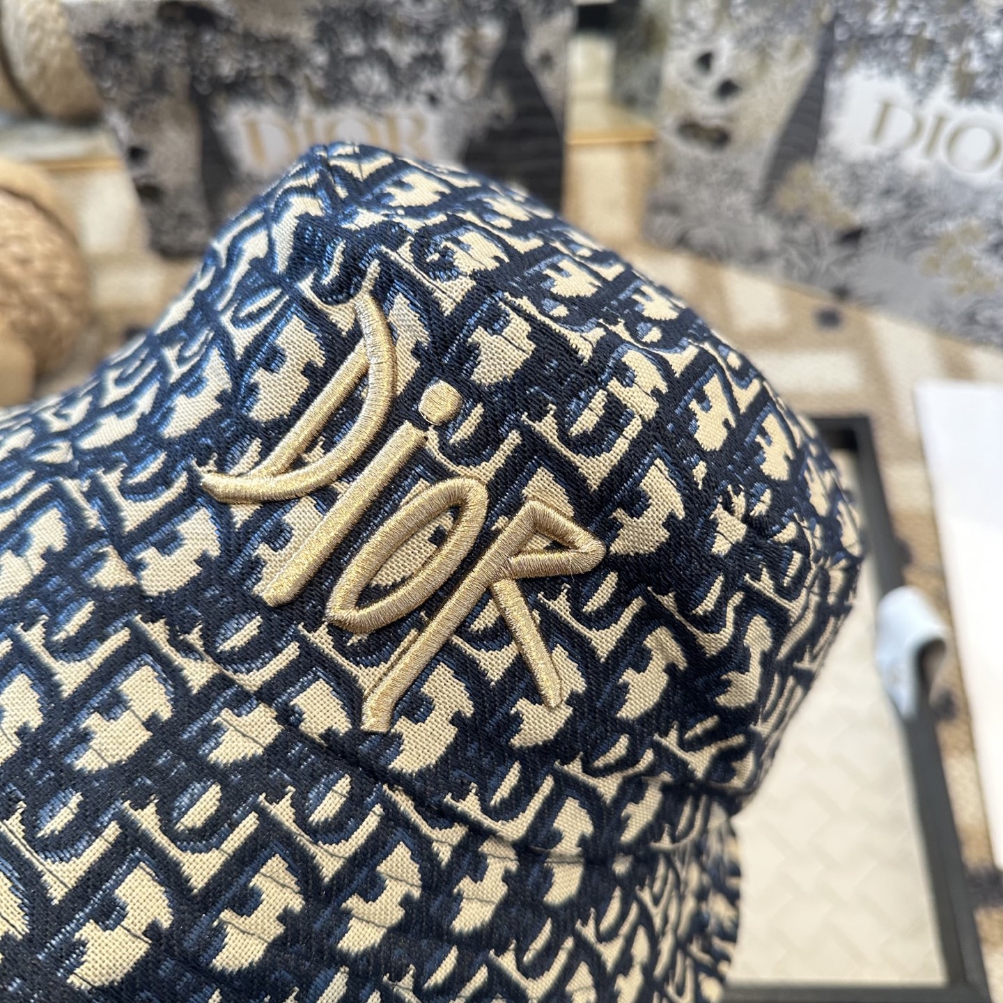 Dior 迪奥 新款原单渔夫帽， 精致純也格调很有感觉，很酷很时尚，专柜断货热门，质量超赞