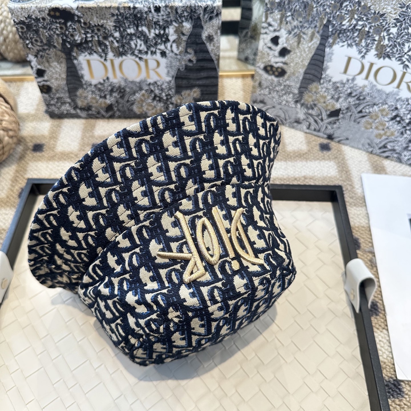 Dior 迪奥 新款原单渔夫帽， 精致純也格调很有感觉，很酷很时尚，专柜断货热门，质量超赞