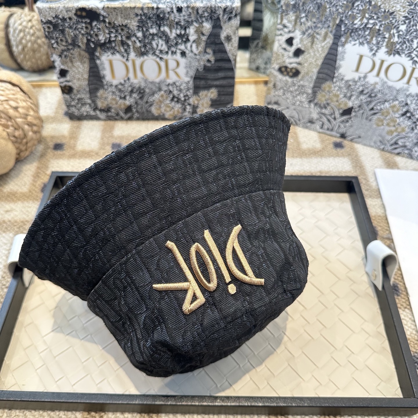 Dior 迪奥 新款原单渔夫帽， 精致純也格调很有感觉，很酷很时尚，专柜断货热门，质量超赞