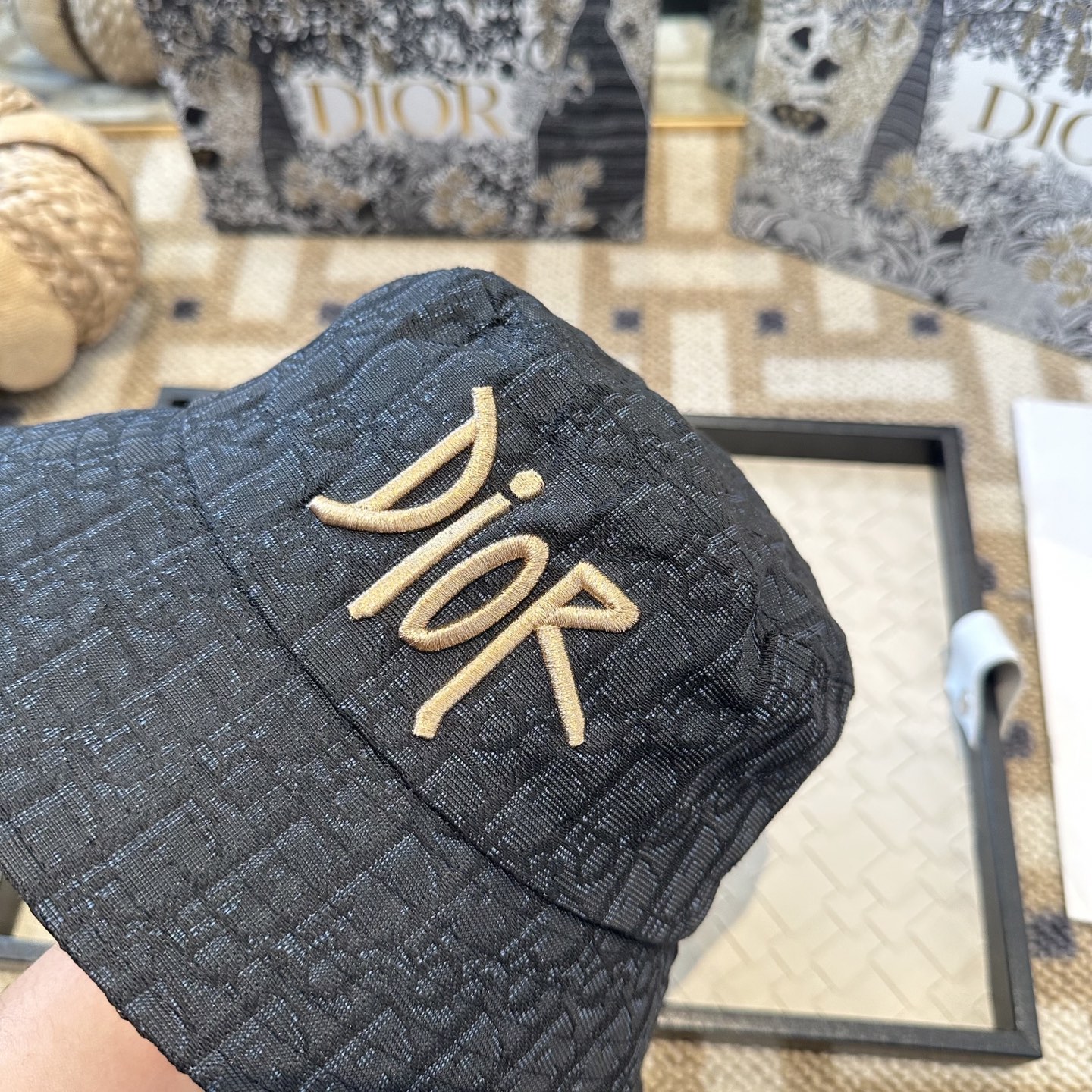 Dior 迪奥 新款原单渔夫帽， 精致純也格调很有感觉，很酷很时尚，专柜断货热门，质量超赞