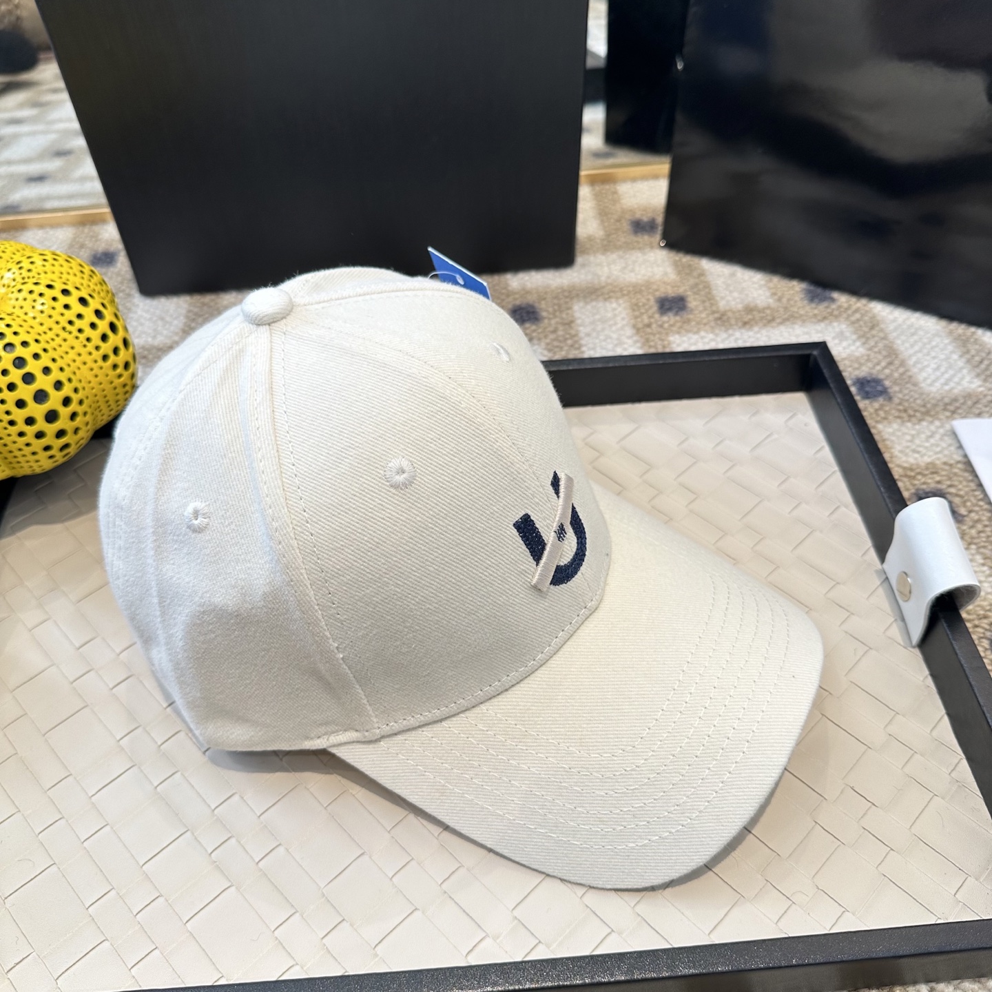 潮牌棒球帽 简单休闲风的棒球帽 减龄百搭 适配度很高！简单随性~出街拍照拗造型非常加分~男女同款 随意搭