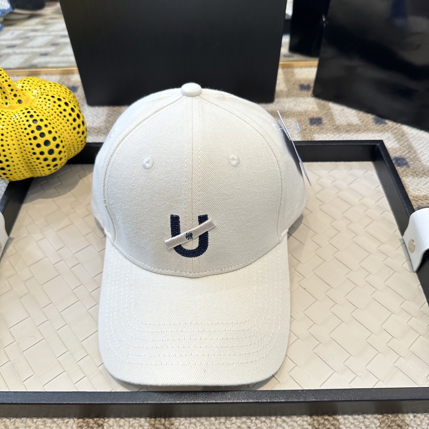 潮牌棒球帽 简单休闲风的棒球帽 减龄百搭 适配度很高！简单随性~出街拍照拗造型非常加分~男女同款 随意搭