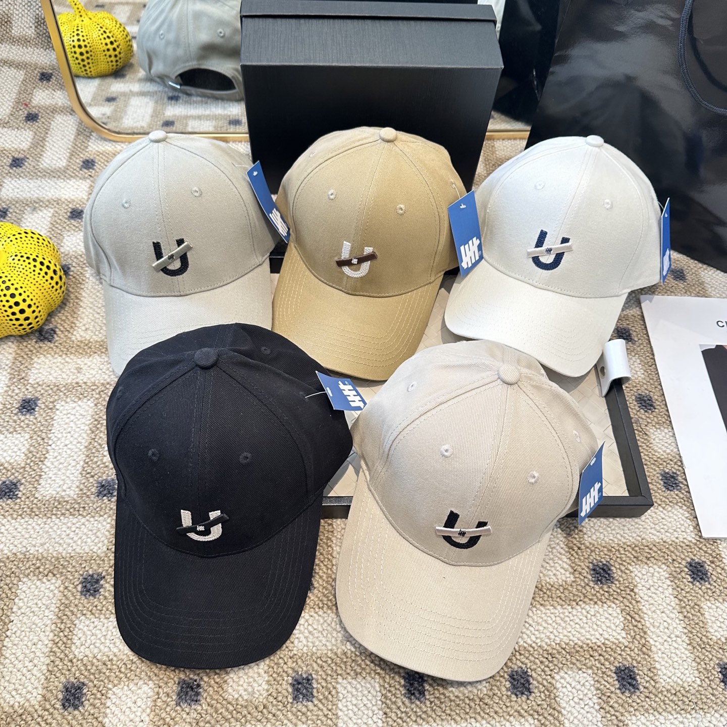 潮牌棒球帽 简单休闲风的棒球帽 减龄百搭 适配度很高！简单随性~出街拍照拗造型非常加分~男女同款 随意搭