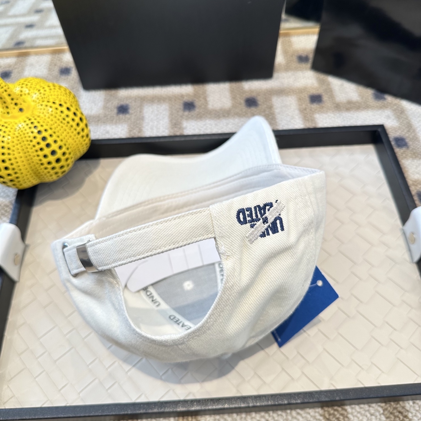 潮牌棒球帽 简单休闲风的棒球帽 减龄百搭 适配度很高！简单随性~出街拍照拗造型非常加分~男女同款 随意搭