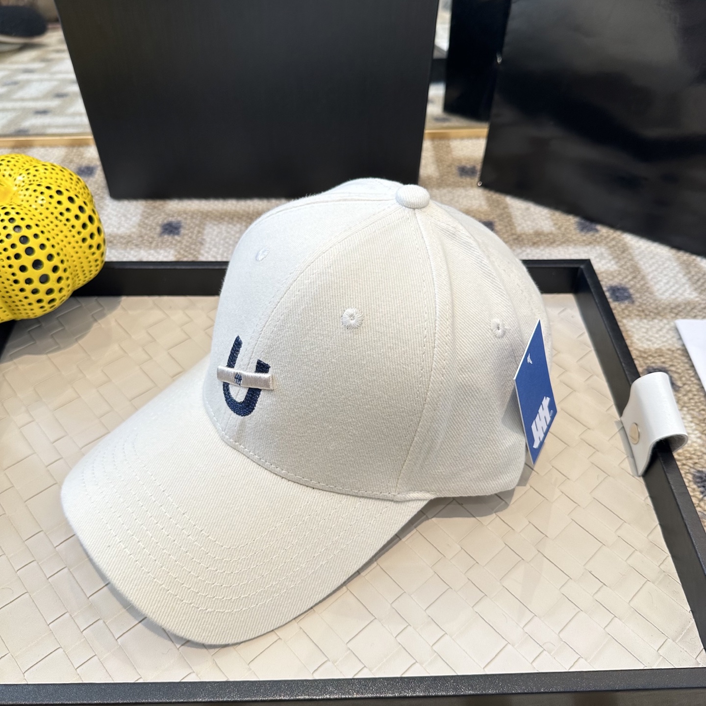 潮牌棒球帽 简单休闲风的棒球帽 减龄百搭 适配度很高！简单随性~出街拍照拗造型非常加分~男女同款 随意搭