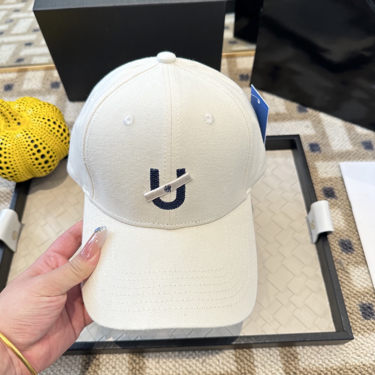 潮牌棒球帽 简单休闲风的棒球帽 减龄百搭 适配度很高！简单随性~出街拍照拗造型非常加分~男女同款 随意搭