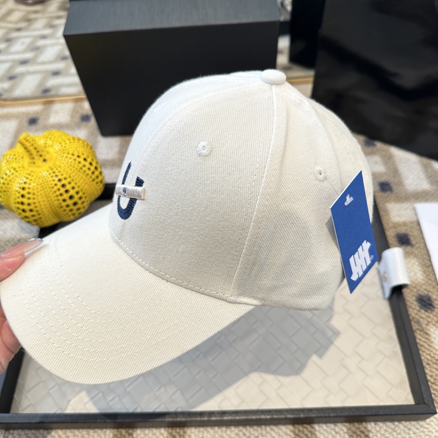 潮牌棒球帽 简单休闲风的棒球帽 减龄百搭 适配度很高！简单随性~出街拍照拗造型非常加分~男女同款 随意搭