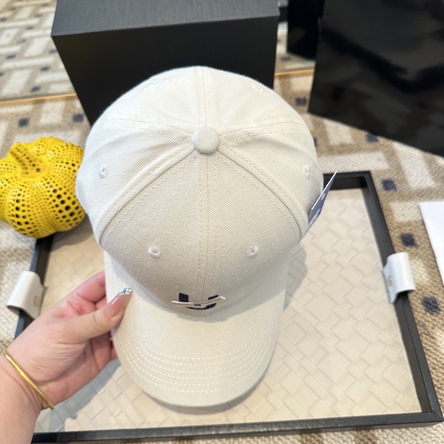 潮牌棒球帽 简单休闲风的棒球帽 减龄百搭 适配度很高！简单随性~出街拍照拗造型非常加分~男女同款 随意搭