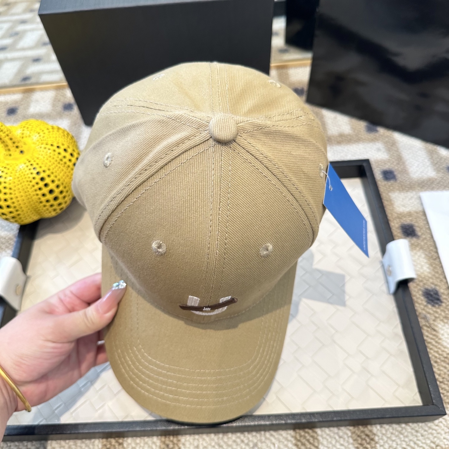 潮牌棒球帽 简单休闲风的棒球帽 减龄百搭 适配度很高！简单随性~出街拍照拗造型非常加分~男女同款 随意搭