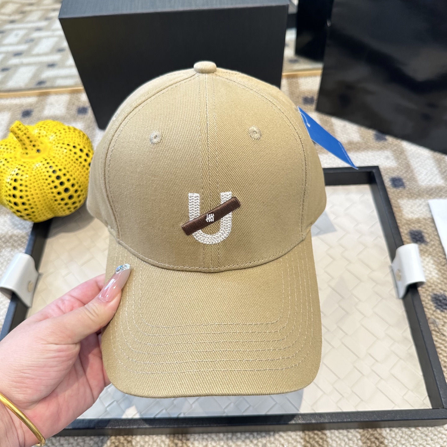 潮牌棒球帽 简单休闲风的棒球帽 减龄百搭 适配度很高！简单随性~出街拍照拗造型非常加分~男女同款 随意搭