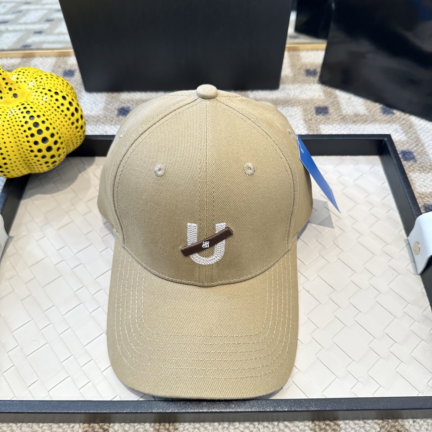 潮牌棒球帽 简单休闲风的棒球帽 减龄百搭 适配度很高！简单随性~出街拍照拗造型非常加分~男女同款 随意搭