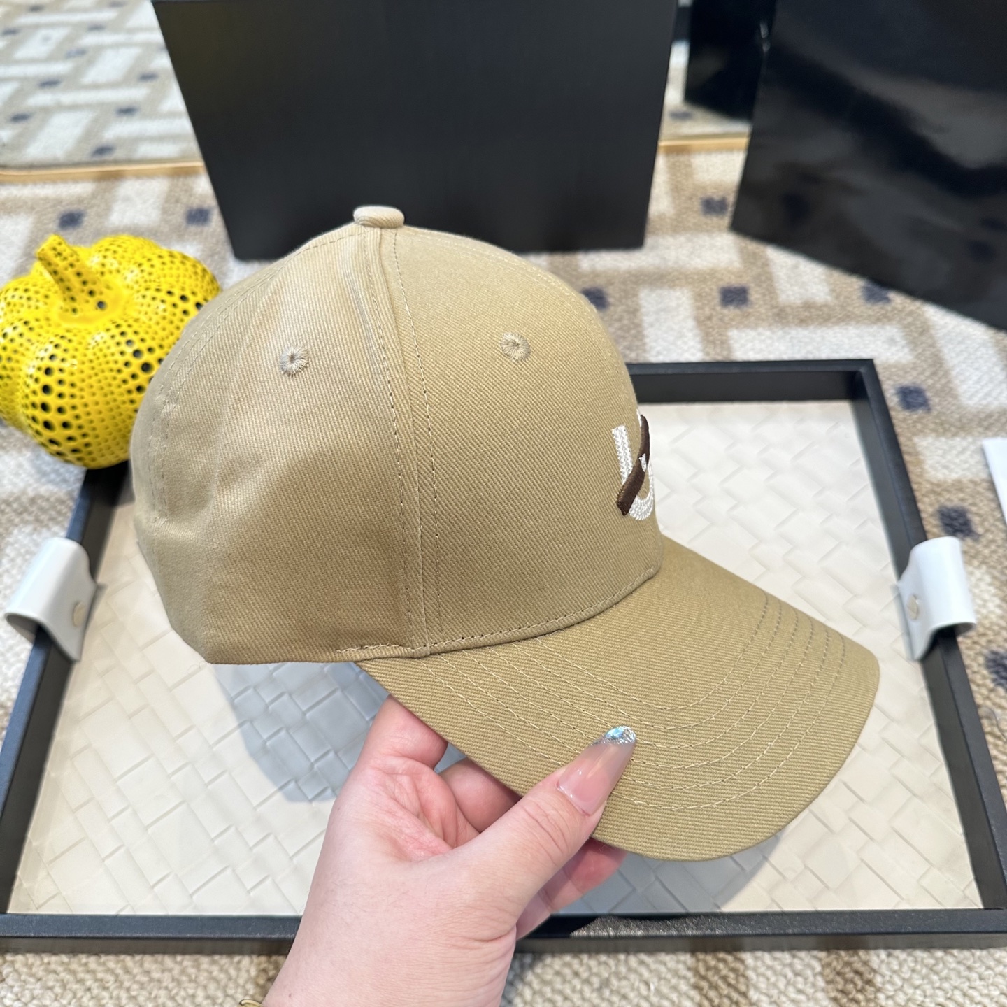 潮牌棒球帽 简单休闲风的棒球帽 减龄百搭 适配度很高！简单随性~出街拍照拗造型非常加分~男女同款 随意搭