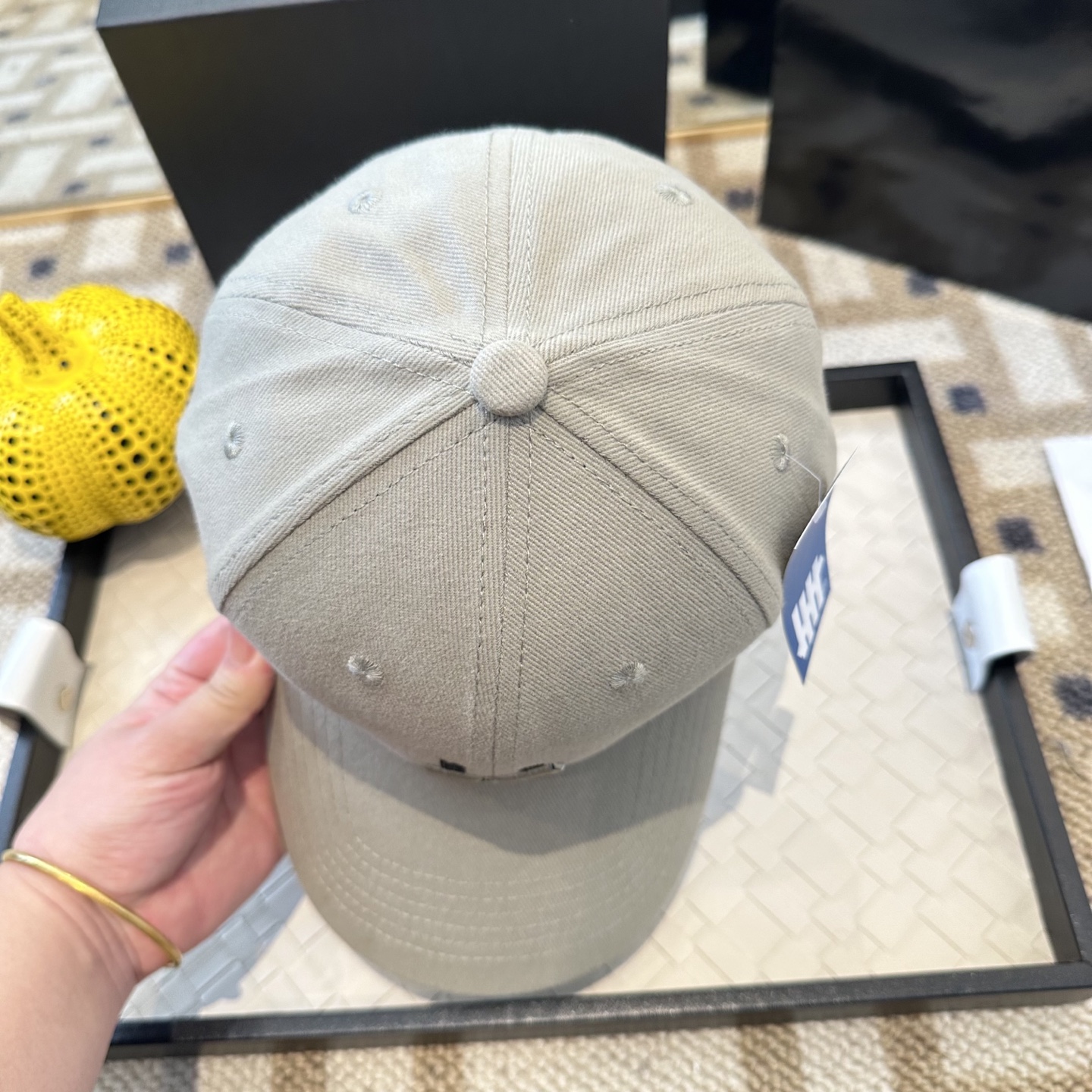 潮牌棒球帽 简单休闲风的棒球帽 减龄百搭 适配度很高！简单随性~出街拍照拗造型非常加分~男女同款 随意搭