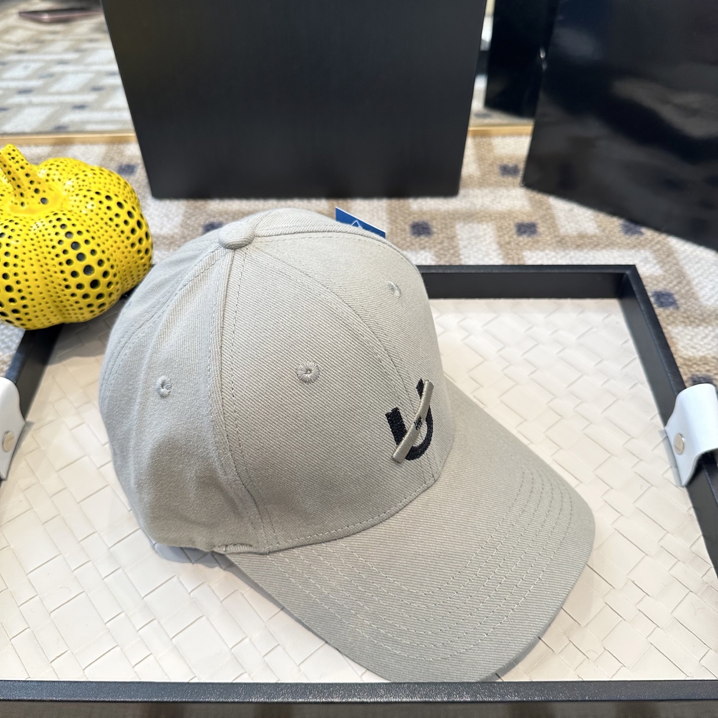 潮牌棒球帽 简单休闲风的棒球帽 减龄百搭 适配度很高！简单随性~出街拍照拗造型非常加分~男女同款 随意搭