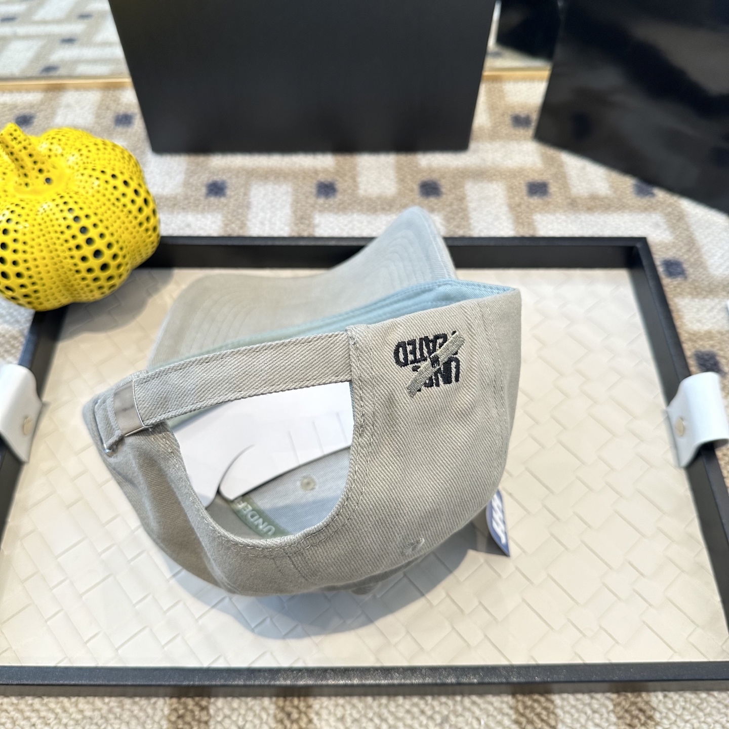 潮牌棒球帽 简单休闲风的棒球帽 减龄百搭 适配度很高！简单随性~出街拍照拗造型非常加分~男女同款 随意搭