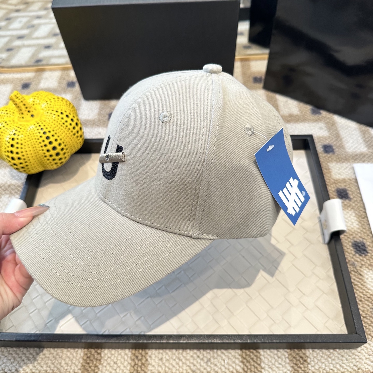 潮牌棒球帽 简单休闲风的棒球帽 减龄百搭 适配度很高！简单随性~出街拍照拗造型非常加分~男女同款 随意搭