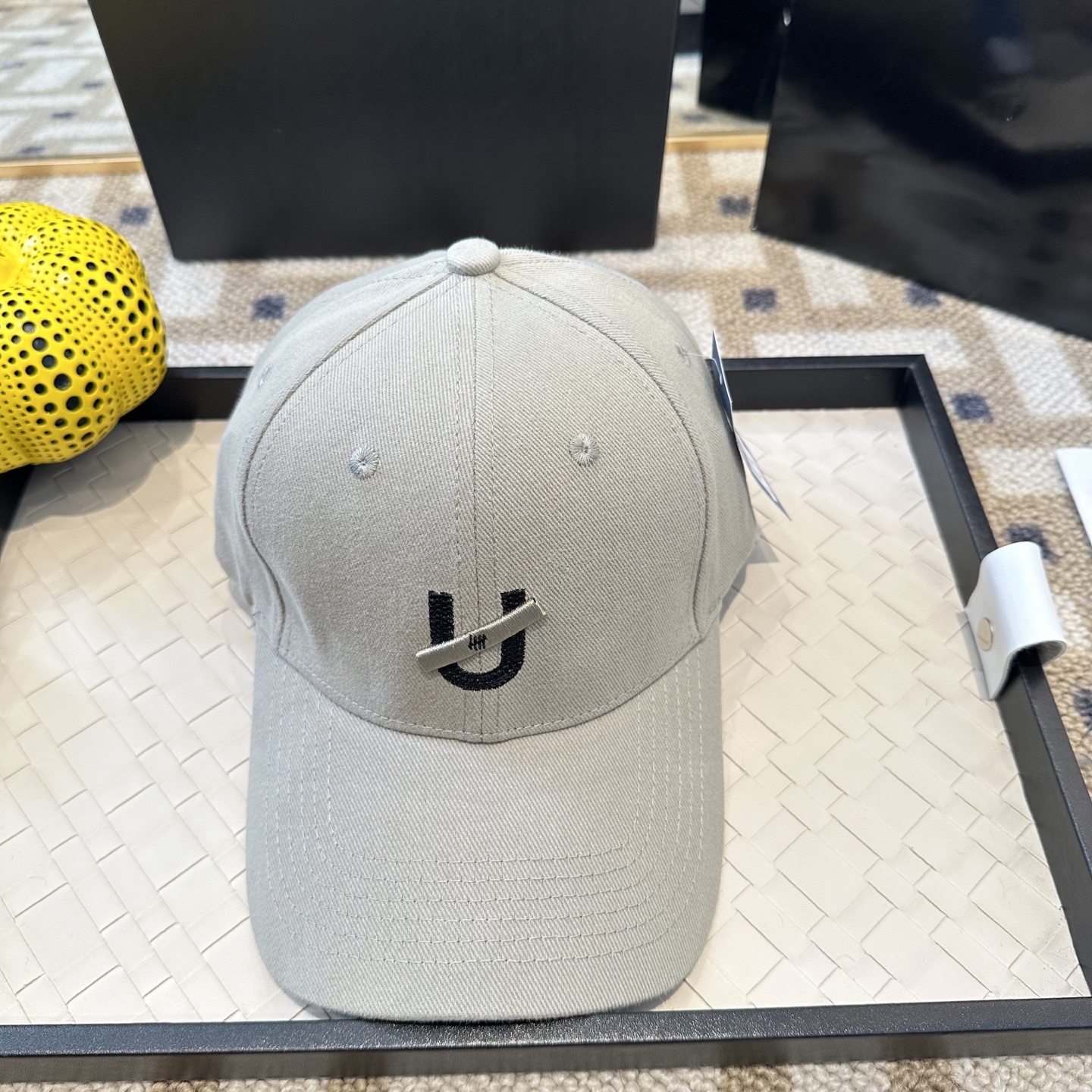 潮牌棒球帽 简单休闲风的棒球帽 减龄百搭 适配度很高！简单随性~出街拍照拗造型非常加分~男女同款 随意搭