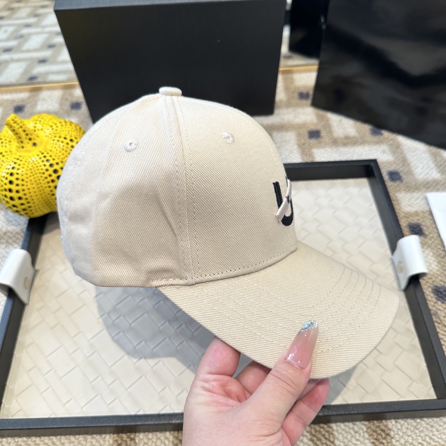 潮牌棒球帽 简单休闲风的棒球帽 减龄百搭 适配度很高！简单随性~出街拍照拗造型非常加分~男女同款 随意搭