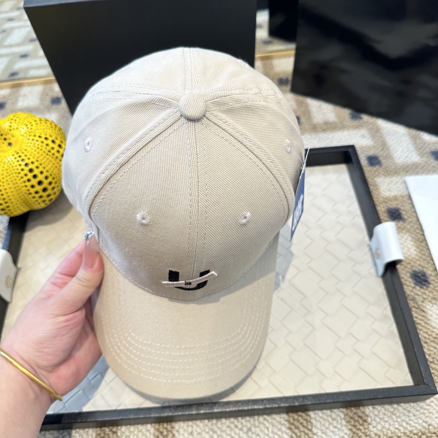 潮牌棒球帽 简单休闲风的棒球帽 减龄百搭 适配度很高！简单随性~出街拍照拗造型非常加分~男女同款 随意搭