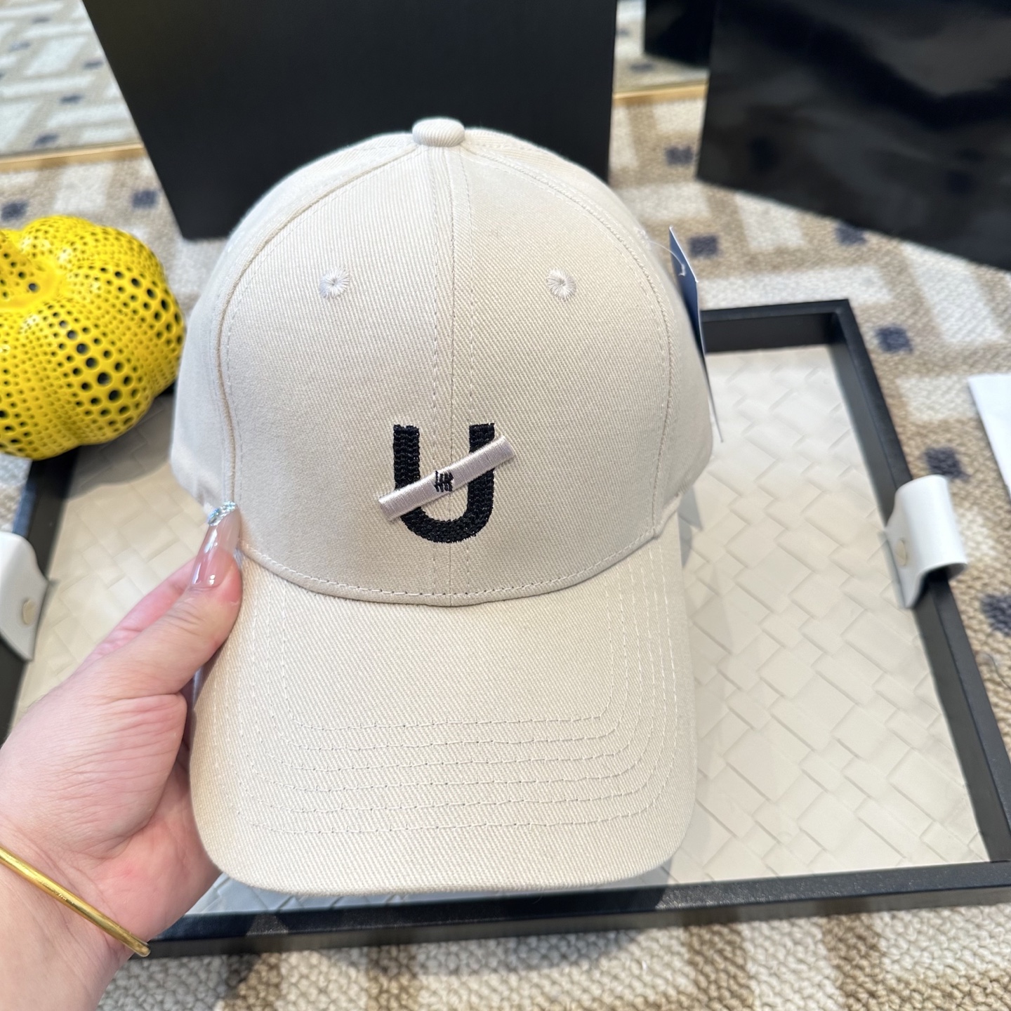 潮牌棒球帽 简单休闲风的棒球帽 减龄百搭 适配度很高！简单随性~出街拍照拗造型非常加分~男女同款 随意搭