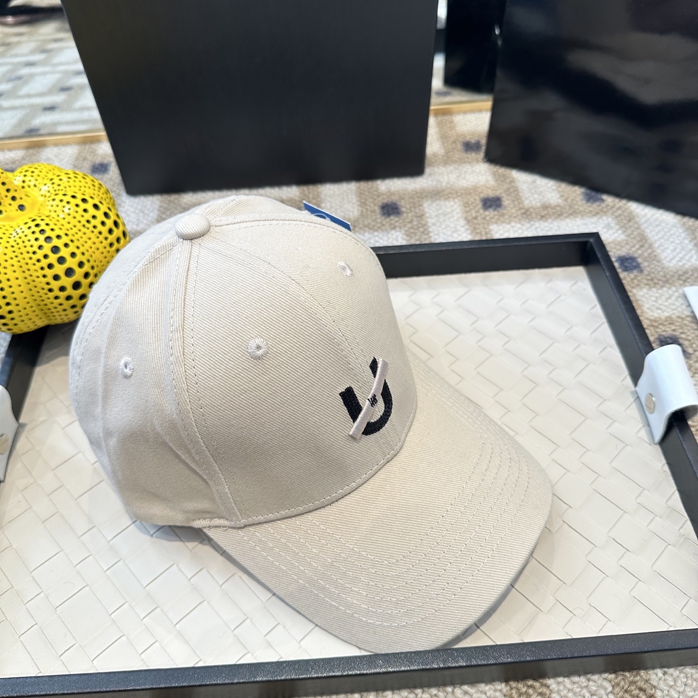 潮牌棒球帽 简单休闲风的棒球帽 减龄百搭 适配度很高！简单随性~出街拍照拗造型非常加分~男女同款 随意搭