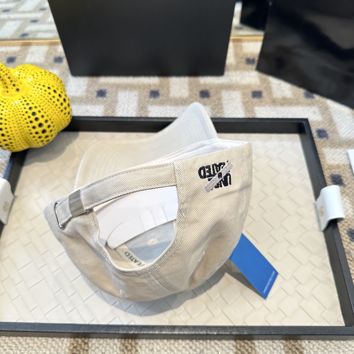 潮牌棒球帽 简单休闲风的棒球帽 减龄百搭 适配度很高！简单随性~出街拍照拗造型非常加分~男女同款 随意搭