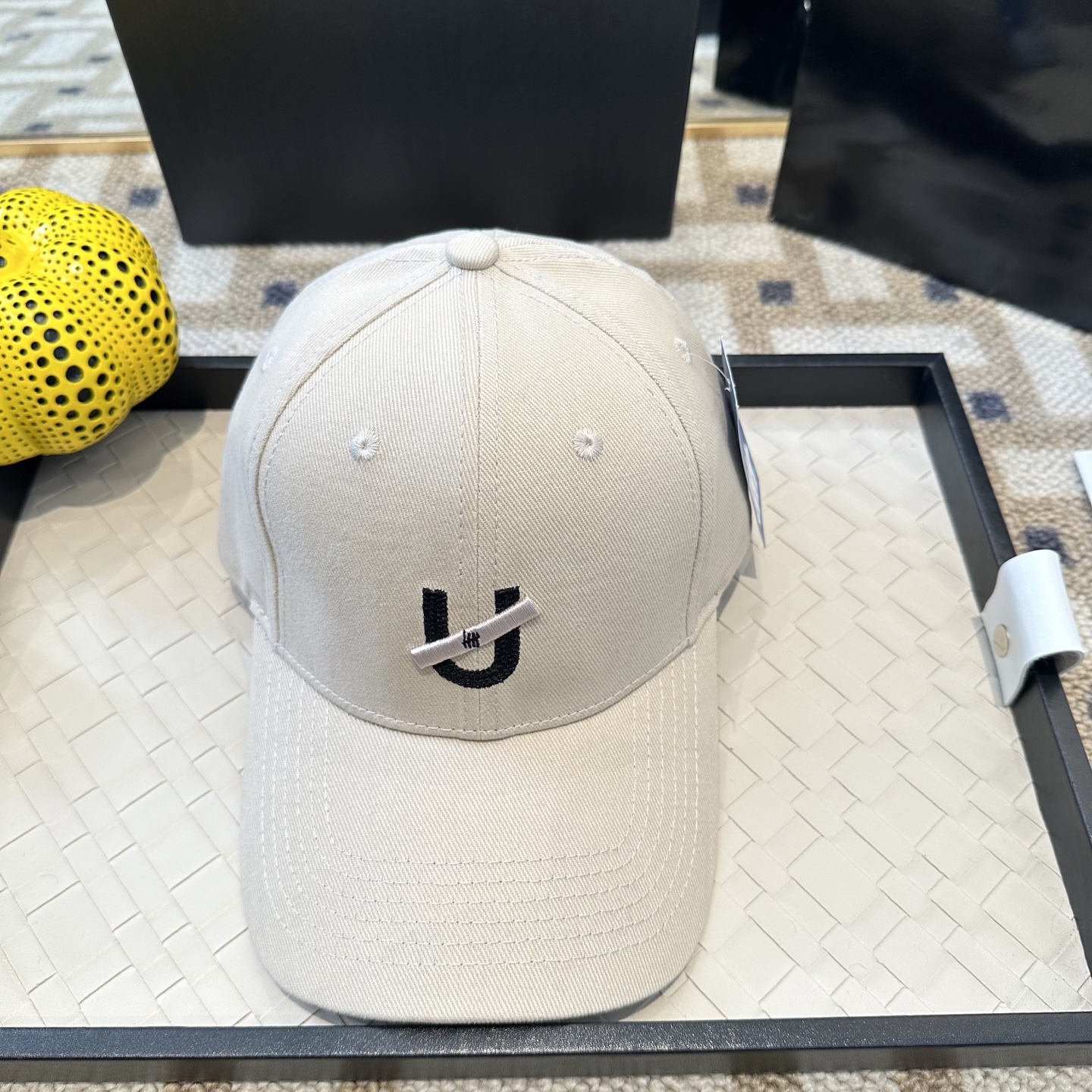 潮牌棒球帽 简单休闲风的棒球帽 减龄百搭 适配度很高！简单随性~出街拍照拗造型非常加分~男女同款 随意搭