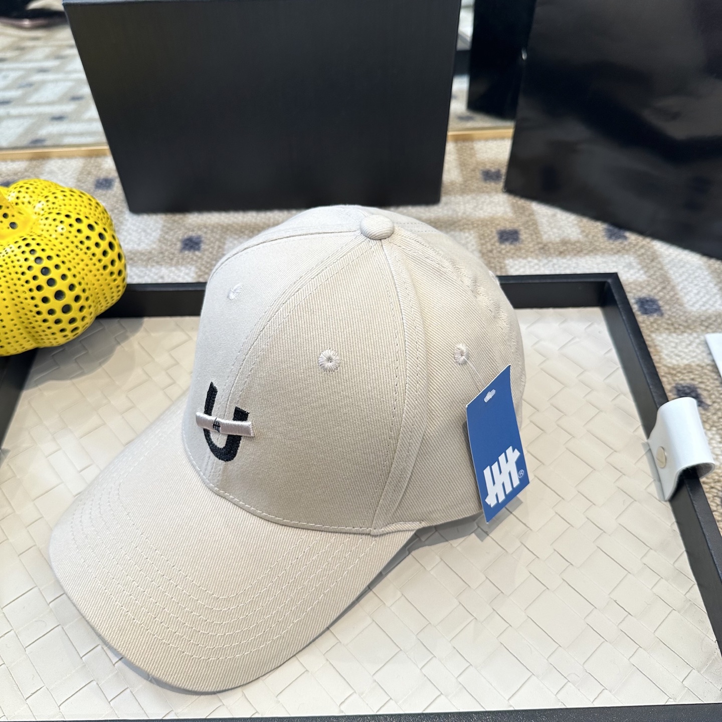 潮牌棒球帽 简单休闲风的棒球帽 减龄百搭 适配度很高！简单随性~出街拍照拗造型非常加分~男女同款 随意搭