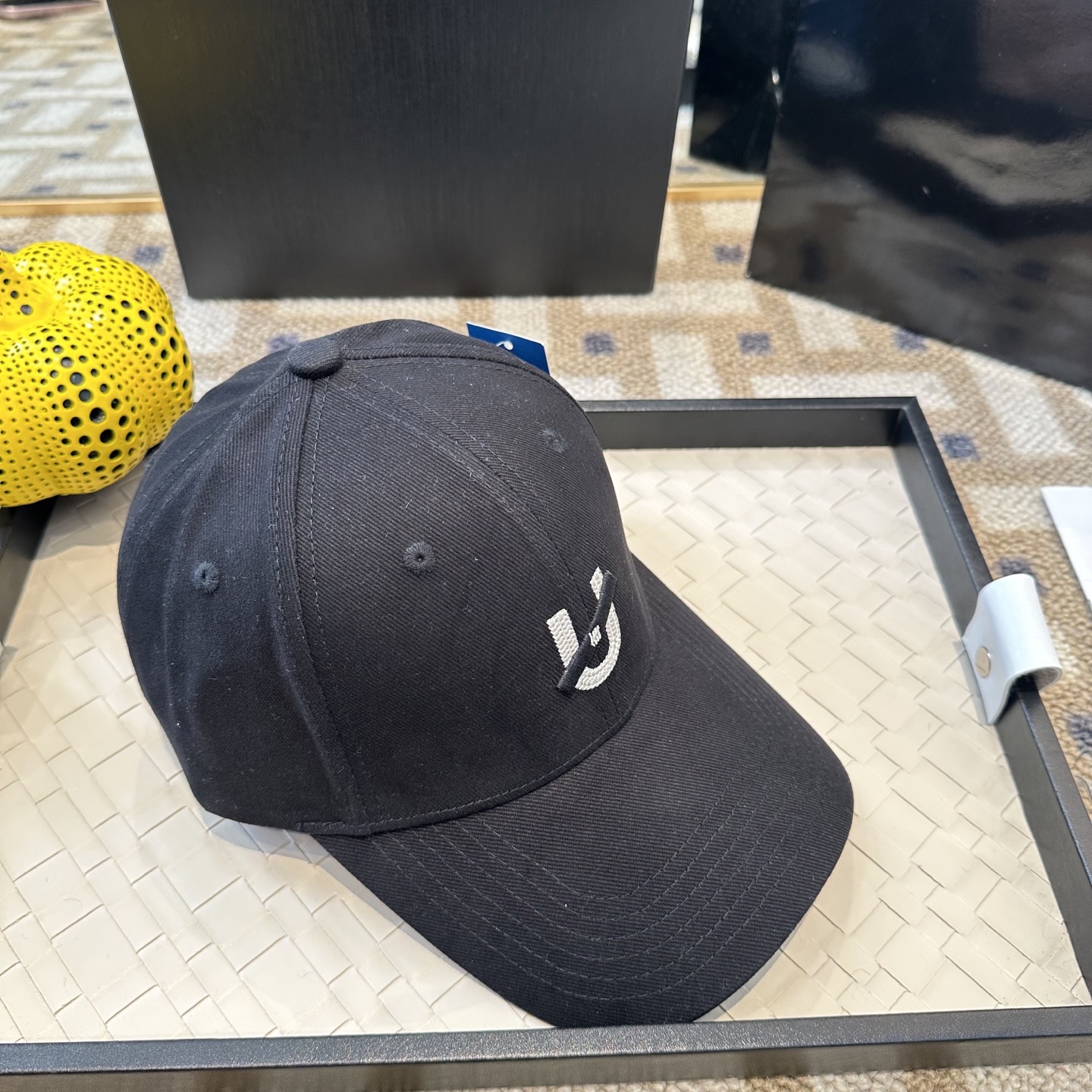 潮牌棒球帽 简单休闲风的棒球帽 减龄百搭 适配度很高！简单随性~出街拍照拗造型非常加分~男女同款 随意搭